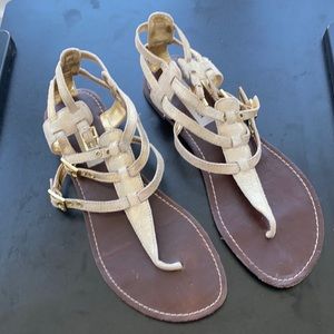 Flat sandals